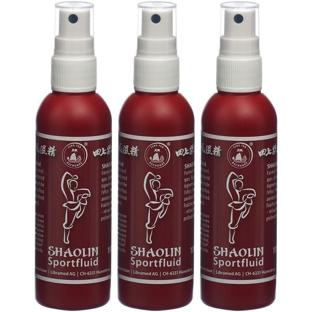 Drei Flaschen SHAOLIN Sportfluid. Rote Flaschen mit weißem Sprühkopf. Aufdruck mit Schriftzeichen und einer Figur.
