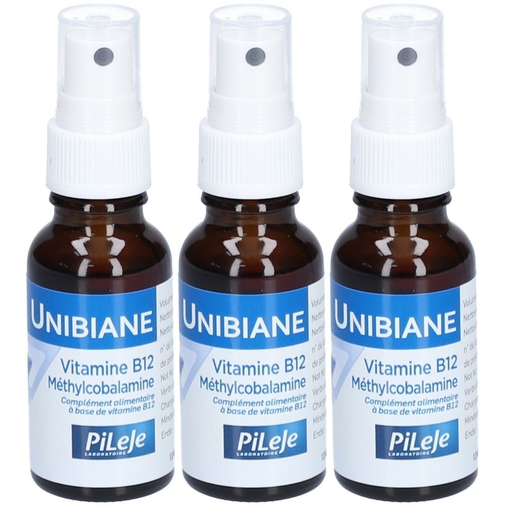 Drei Flaschen UNIBIANE Vitamin B12. Braune Glasflaschen mit weißem Sprühkopf. Blaue Etiketten mit Produktinformationen.