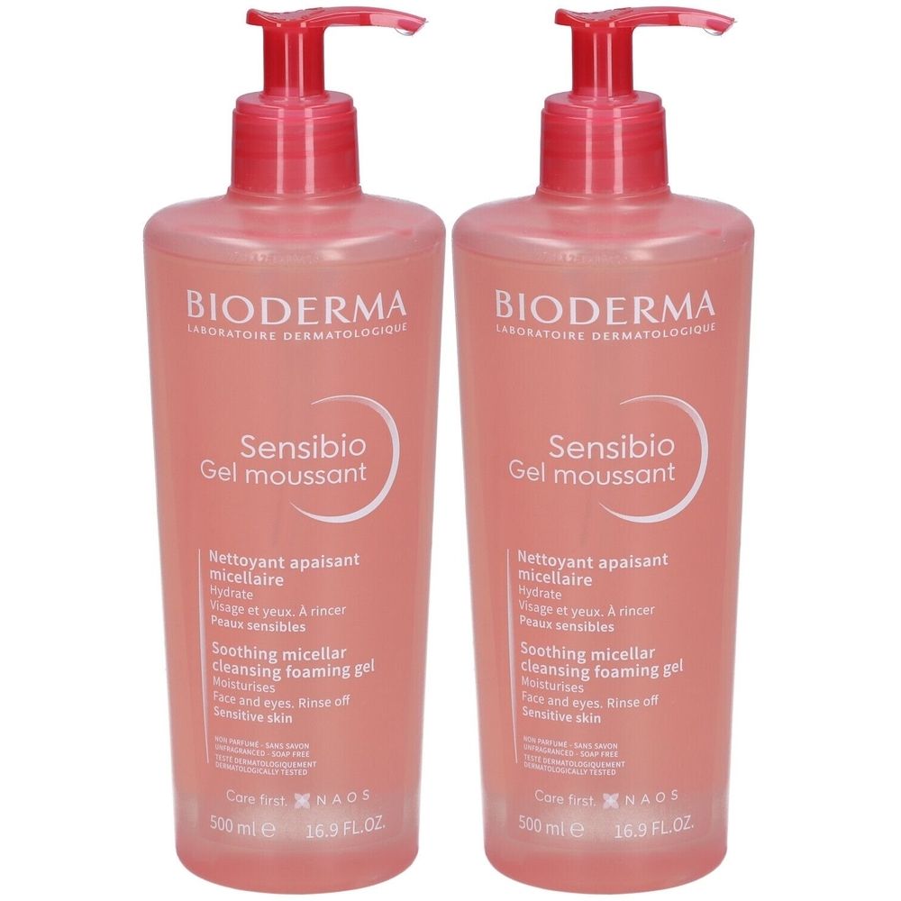 Zwei rosa Flaschen BIODERMA Sensibio Gel moussant mit rotem Pumpverschluss. Text: Nettoyant apaisant micellaire, Soothing micellar cleansing foaming gel.