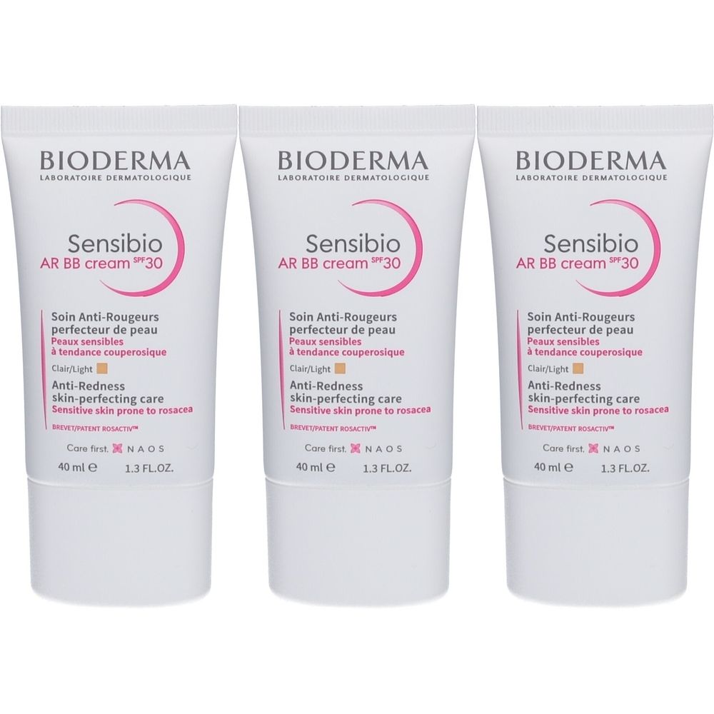 Drei Tuben Creme. Aufschrift: BIODERMA Sensibio AR BB cream SPF 30. Anti-Rötungen, perfektioniert die Haut. 40 ml.