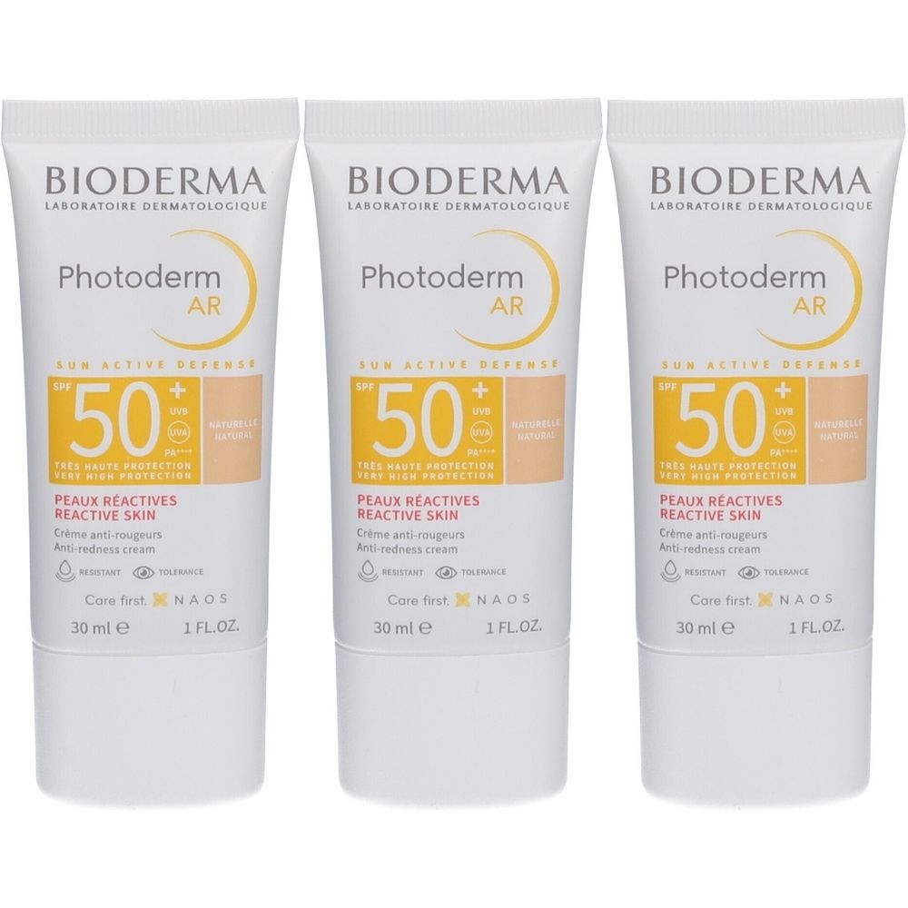 Drei Tuben BIODERMA Photoderm AR. Weiße Tuben mit gelber Schrift und SPF 50+. Text: Peaux Réactives Reactive Skin.