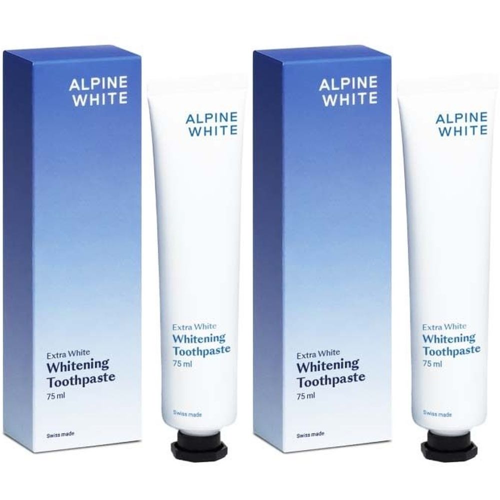 Deux tubes et deux boîtes de dentifrice. On peut lire "ALPINE WHITE Extra White Whitening Toothpaste" sur les tubes et les boîtes.
