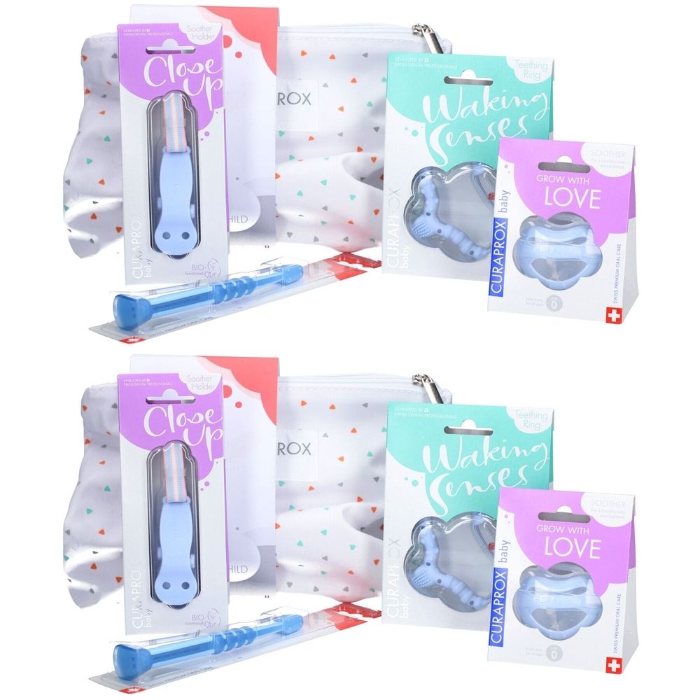 Deux ensembles de produits d'hygiène bucco-dentaire pour bébés. Comprend des brosses à dents, des anneaux de dentition, des pochettes et des emballages avec du texte.