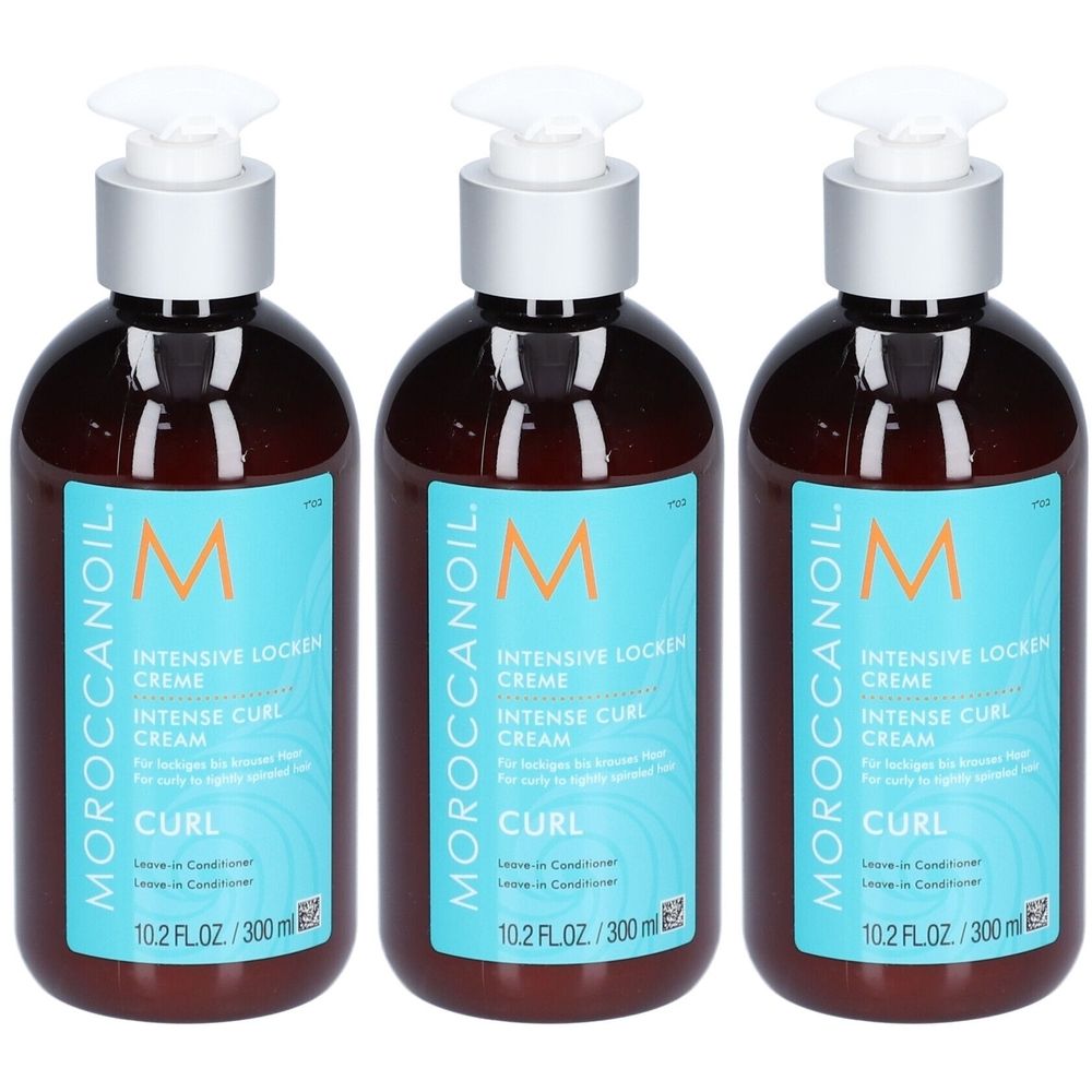 Trois flacons bruns avec pompes. Les étiquettes indiquent "Moroccanoil Intensive Locken Creme".