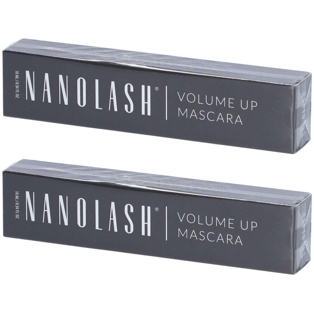 Zwei schwarze rechteckige Schachteln. Aufgedruckt: Nanolash, Volume Up Mascara. Verpackung mit transparentem Kunststoff umhüllt.