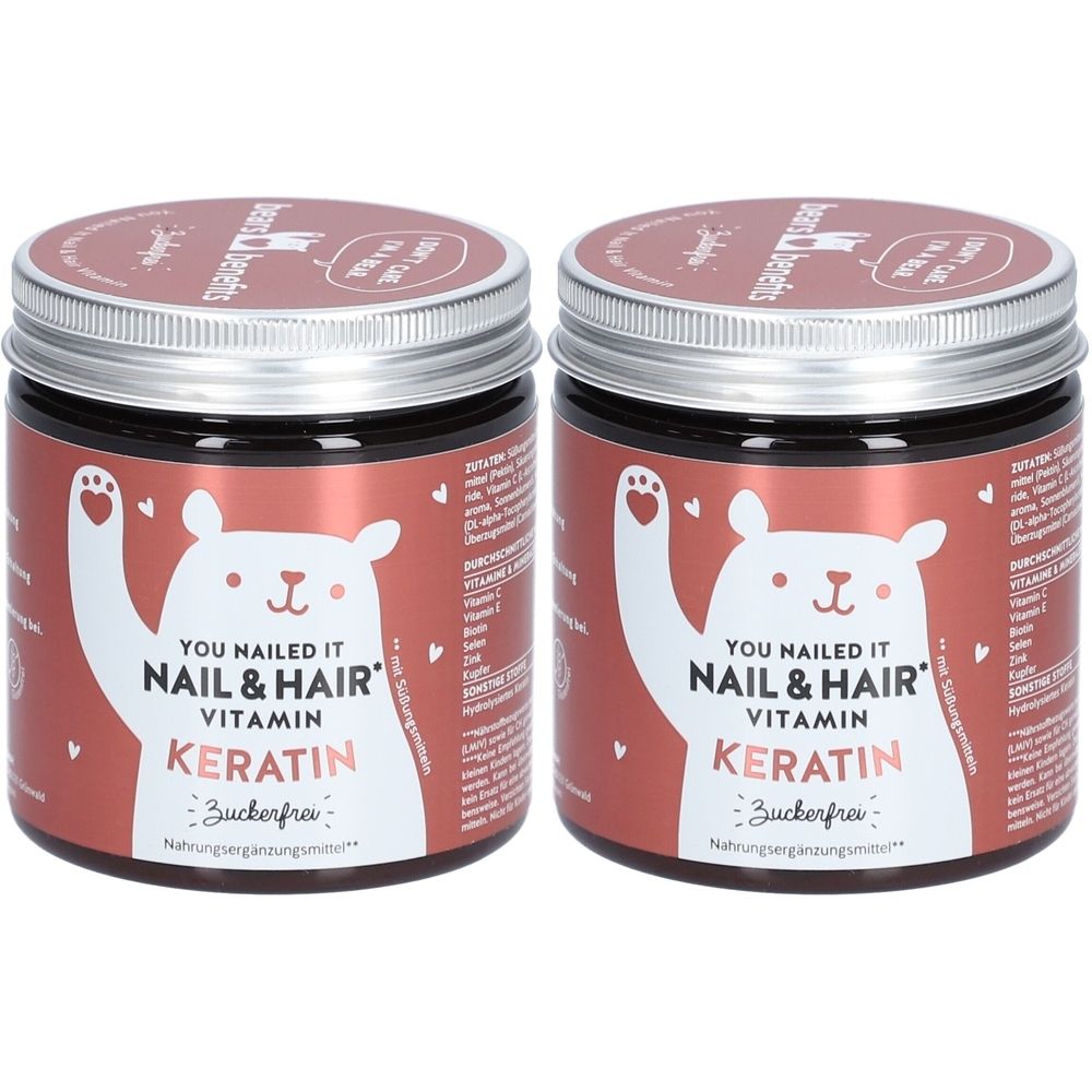 Zwei Dosen mit Schraubverschluss. Aufschrift: YOU NAILED IT NAIL & HAIR VITAMIN KERATIN. Zuckerfrei. Auf jeder Dose ein Bär.