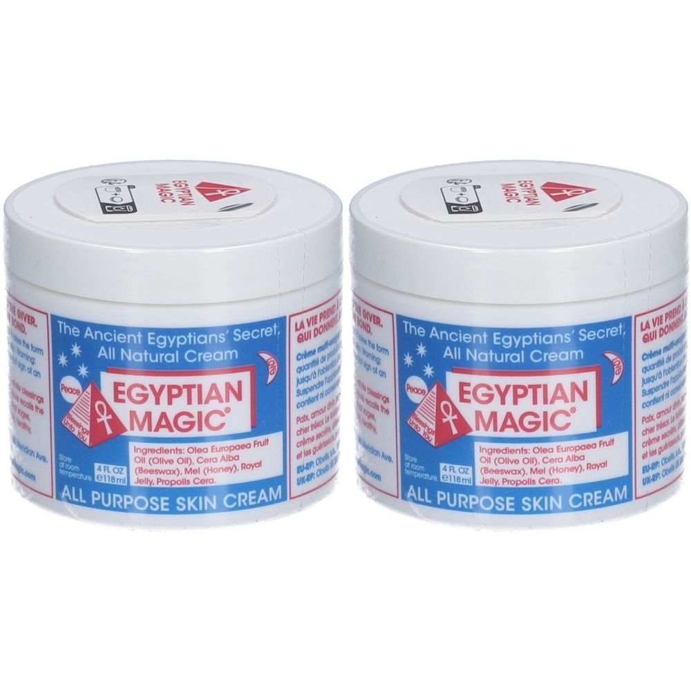 Zwei weiße Tiegel mit Deckel. Aufschrift: Egyptian Magic, All Purpose Skin Cream. Blaue und rote Etiketten.