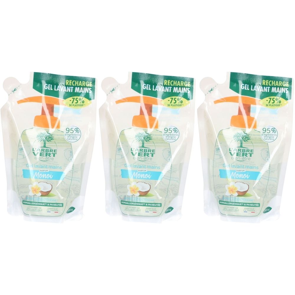 Trois recharges de savon pour les mains. Chaque emballage porte l'inscription L'ARBRE VERT et le mot "Monoï" en vert.