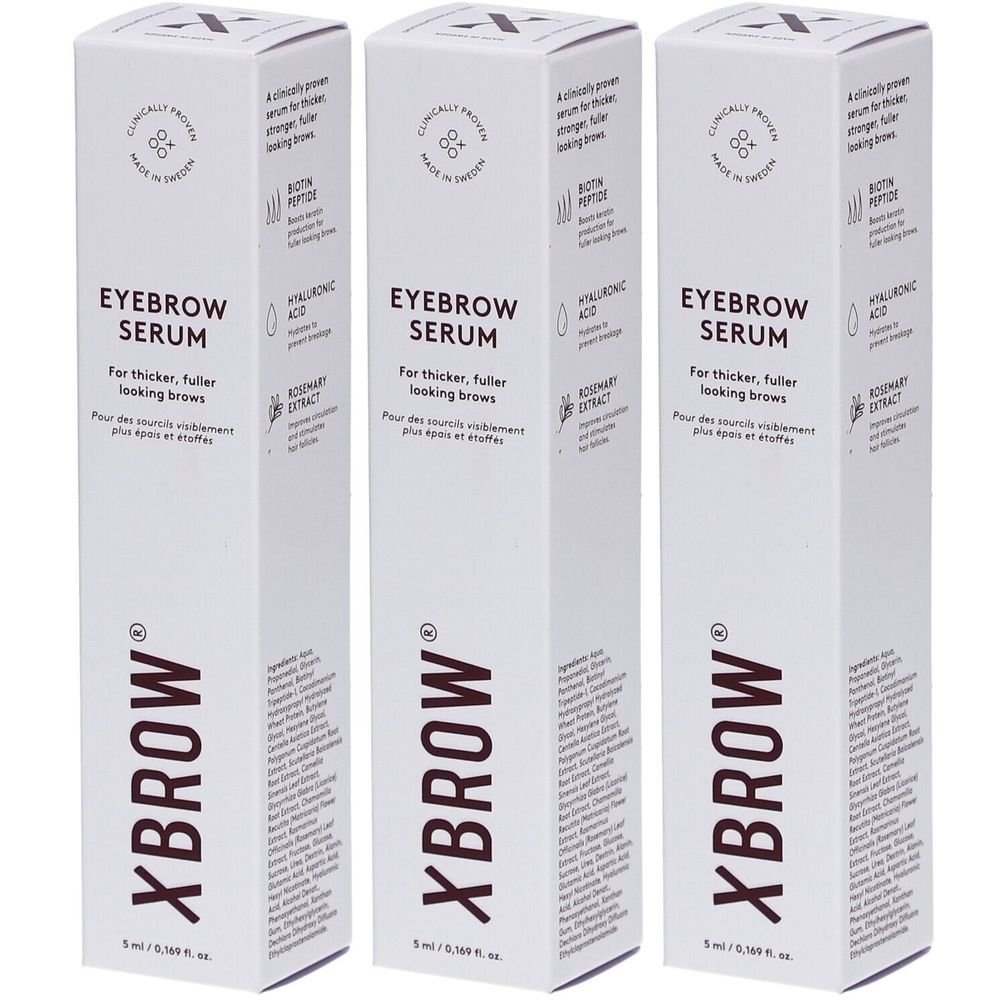 Drei weiße Schachteln mit der Aufschrift „EYEBROW SERUM“. Auf jeder Schachtel steht „XBROW“ und Inhaltsstoffe.