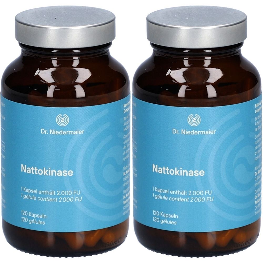 Deux flacons en verre brun avec des couvercles argentés. L'étiquette indique "Dr. Niedermaier Nattokinase". Chaque flacon contient 120 gélules.