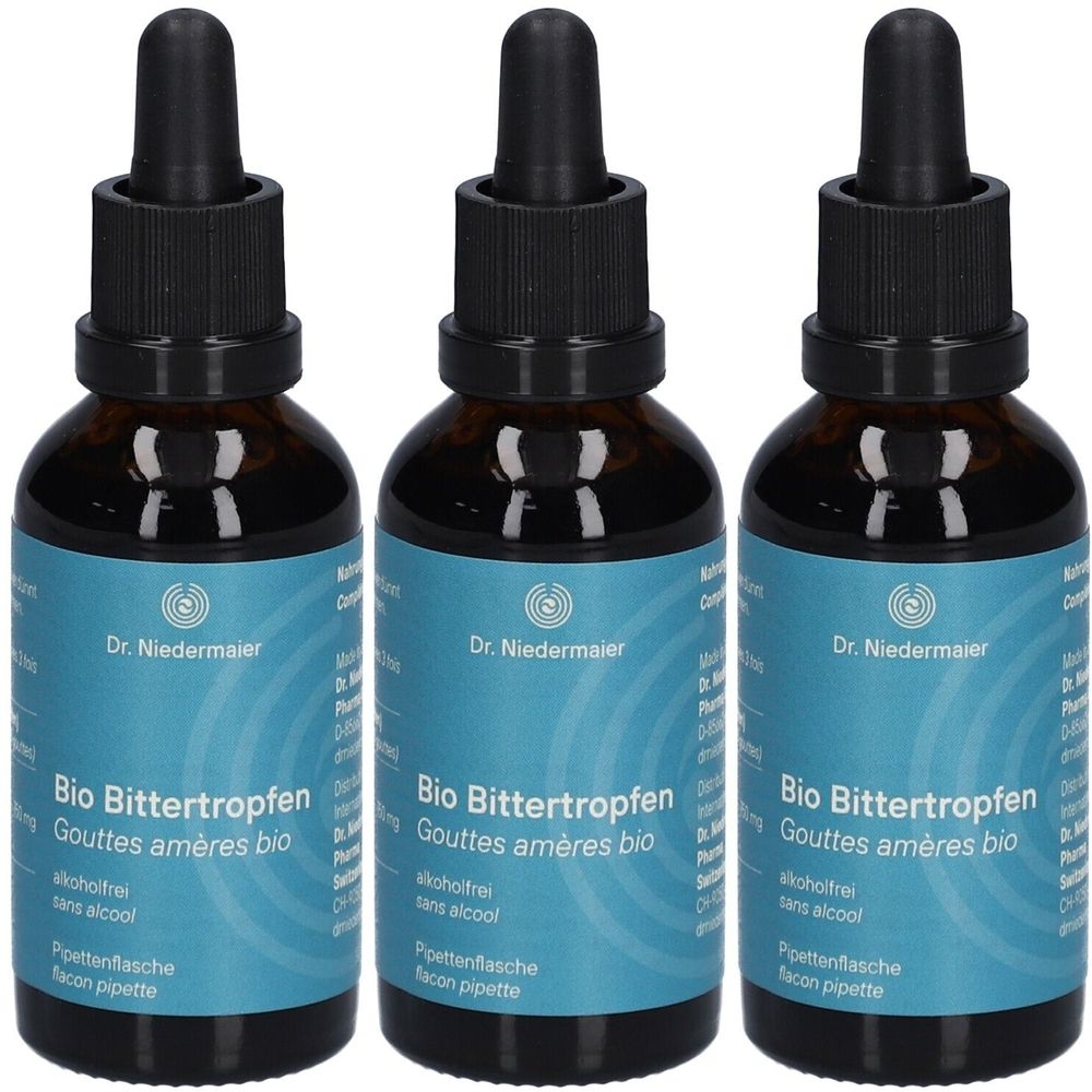 Drei Flaschen mit brauner Flüssigkeit und schwarzen Pipetten. Auf den Etiketten steht "Bio Bittertropfen" und "Dr. Niedermaier".
