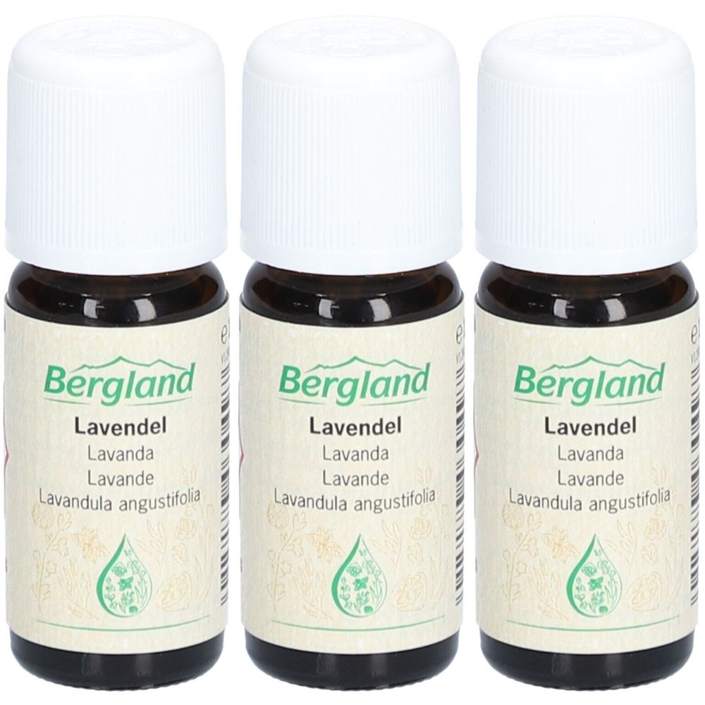 Drei kleine braune Glasflaschen mit weißen Deckeln. Auf den Etiketten steht "Bergland Lavendel".