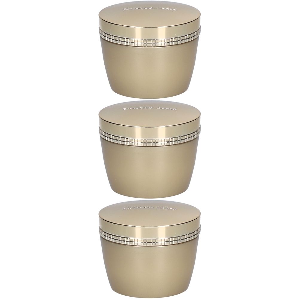 Trois pots crème avec couvercles dorés. Une bande argentée est visible sur le couvercle. Le pot est de forme ronde.