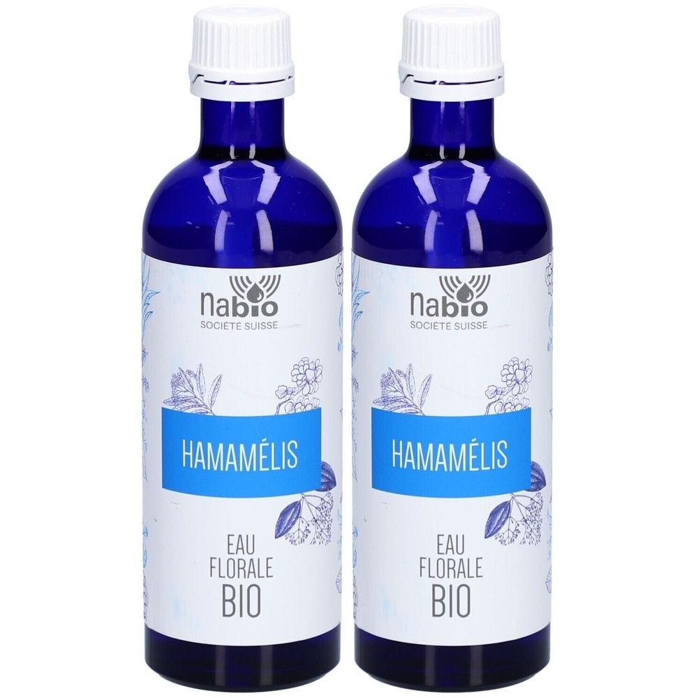 Zwei blaue Glasflaschen mit weißem Etikett. Aufschrift: Hamamelis Eau Florale Bio. Marke: Nabio.