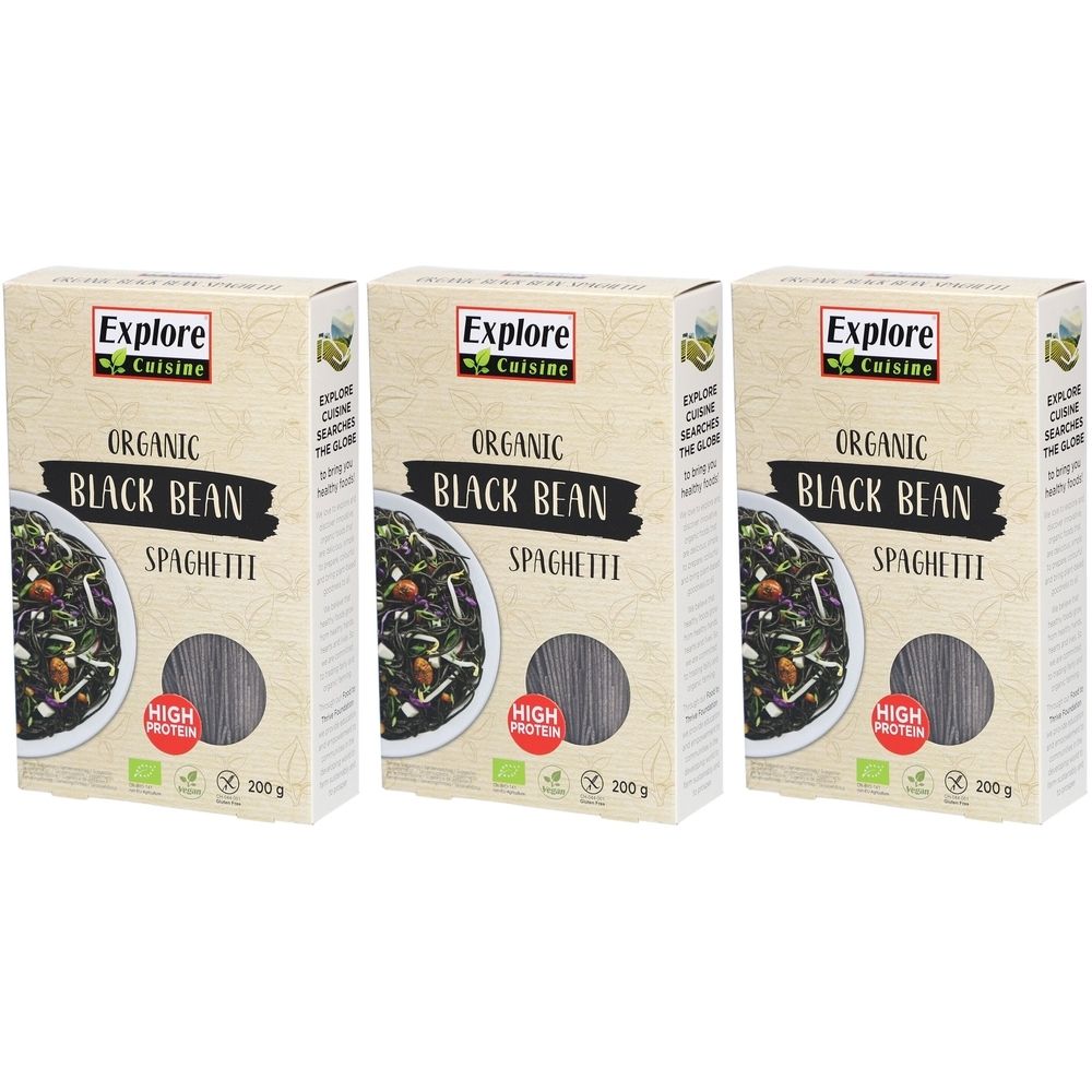 Trois boîtes de spaghettis de haricots noirs biologiques. Inscription : Explore Cuisine, Organic Black Bean Spaghetti, High Protein.