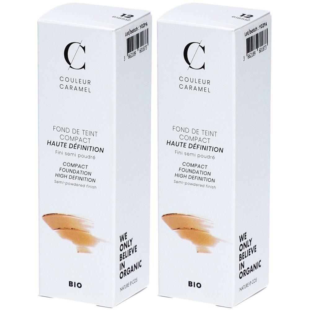 Deux boîtes blanches avec texte. "COULEUR CARAMEL" en haut. En dessous, "FOND DE TEINT COMPACT HAUTE DÉFINITION".