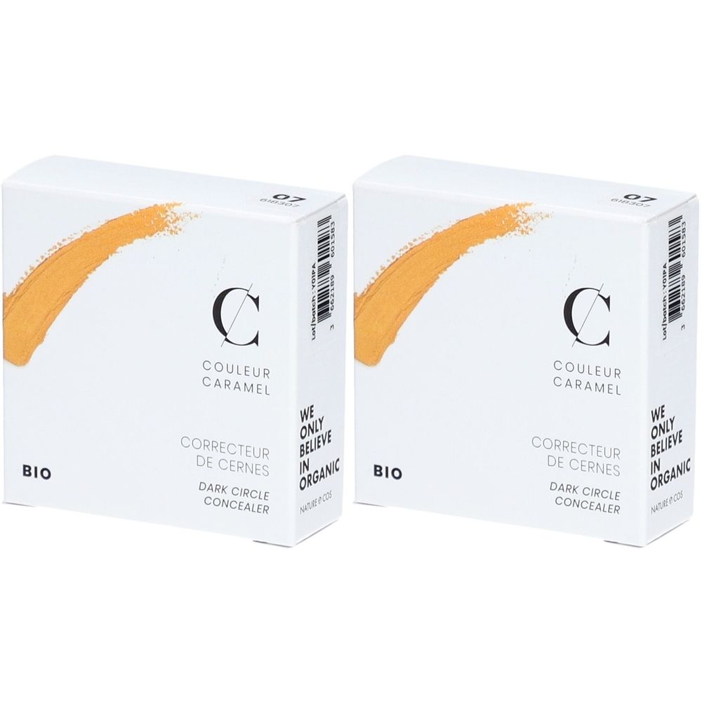 Deux boîtes blanches avec texte. Inscription: COULEUR CARAMEL, CORRECTEUR DE CERNES, DARK CIRCLE CONCEALER, BIO, et logo.
