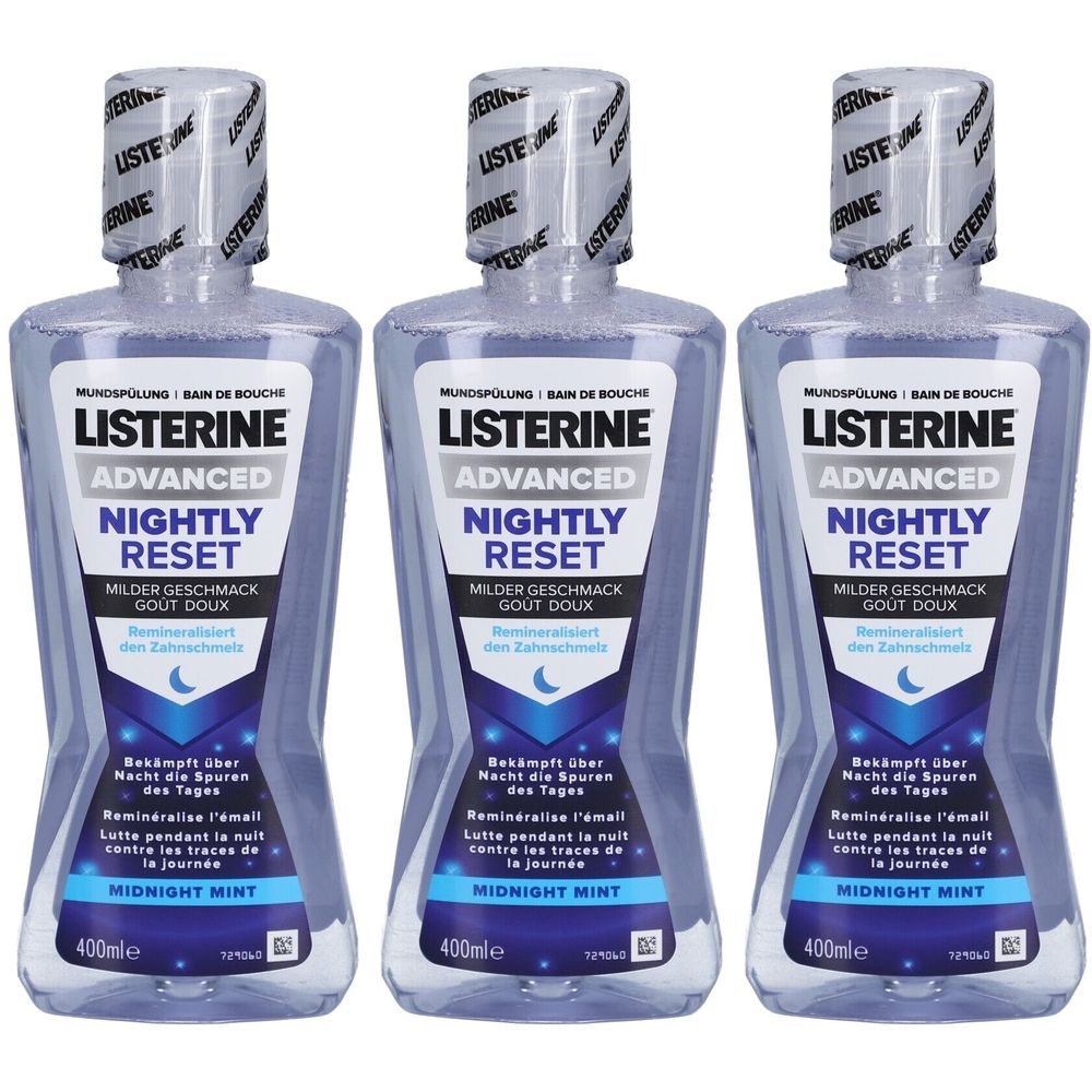Drei Flaschen Mundspülung. Aufschrift: Listerine Advanced Nightly Reset. Blaue Flüssigkeit, transparente Flaschen. 400ml.