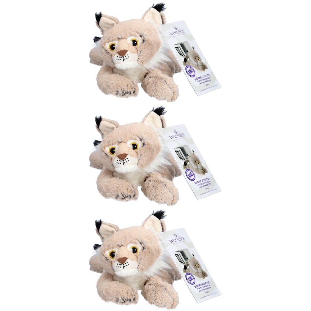 Drei Stofftiere in Form eines Luchses. Beige-braune Farbe, schwarze Ohrenspitzen, gelbe Augen. Mit Anhänger.