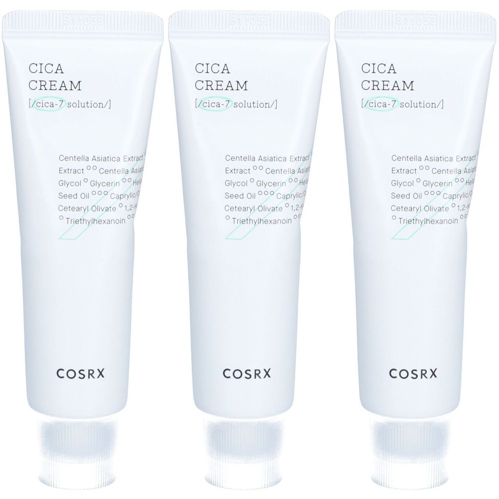 Drei Tuben Creme. Aufschrift: CICA CREAM, COSRX. Inhaltsstoffe und Logo. Weiße Verpackung mit hellblauen Akzenten.