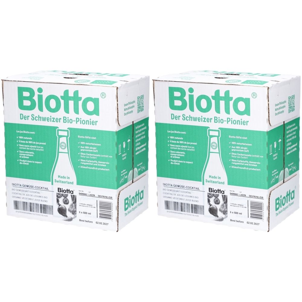 Zwei Kartons mit Biotta-Gemüsecocktail. Aufdrucke: Biotta, Der Schweizer Bio-Pionier, Flaschenabbildung, Produktinformationen.