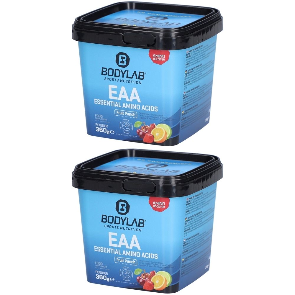Zwei blaue Eimer mit schwarzem Deckel. Aufschrift: BODYLAB SPORTS NUTRITION EAA Essential Amino Acids. Fruchtmix-Abbildung.