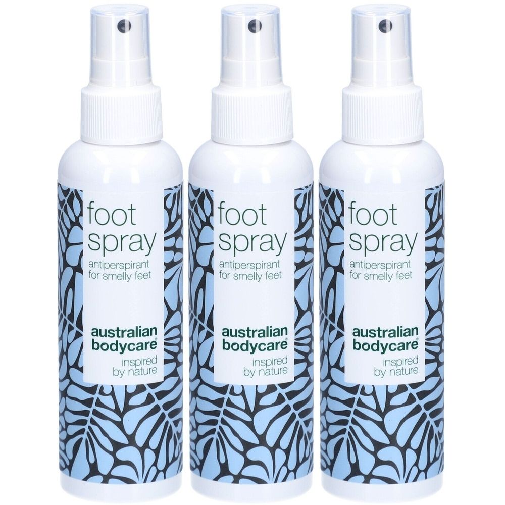 Trois flacons vaporisateurs blancs avec motif bleu et inscription "foot spray". Marque : Australian Bodycare.