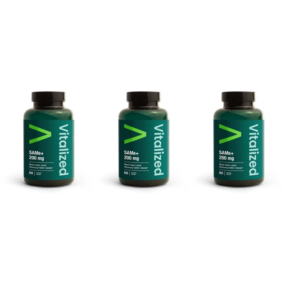 Trois flacons verts avec bouchons noirs. Inscription: Vitalized, SAMe+ 200 mg. 60 comprimés.