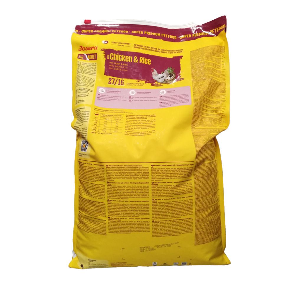 Seitenansicht einer Josera "Chicken & Rice" Hundefutterpackung mit Informationen und Hundebild.
