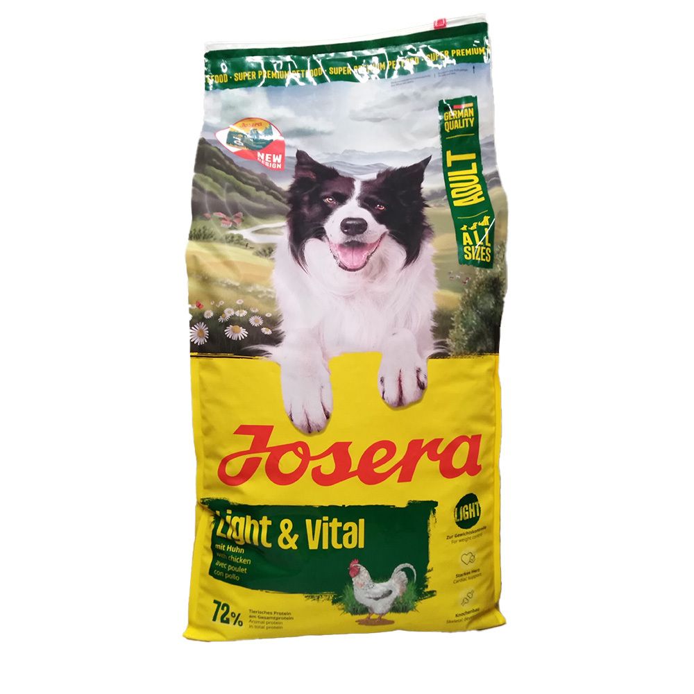 Gelber Josera-Hundefutterbeutel mit Hundefoto. Aufschrift: Light & Vital, Adult, 72%.