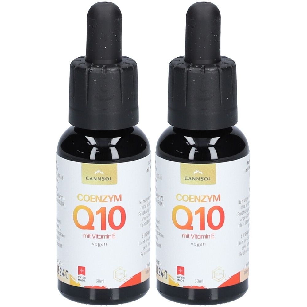 Zwei Flaschen CANNSOL Coenzym Q10 mit Vitamin E. Schwarze Tropfer, weiße Etiketten mit Produktinformationen. Schweizer Flagge.