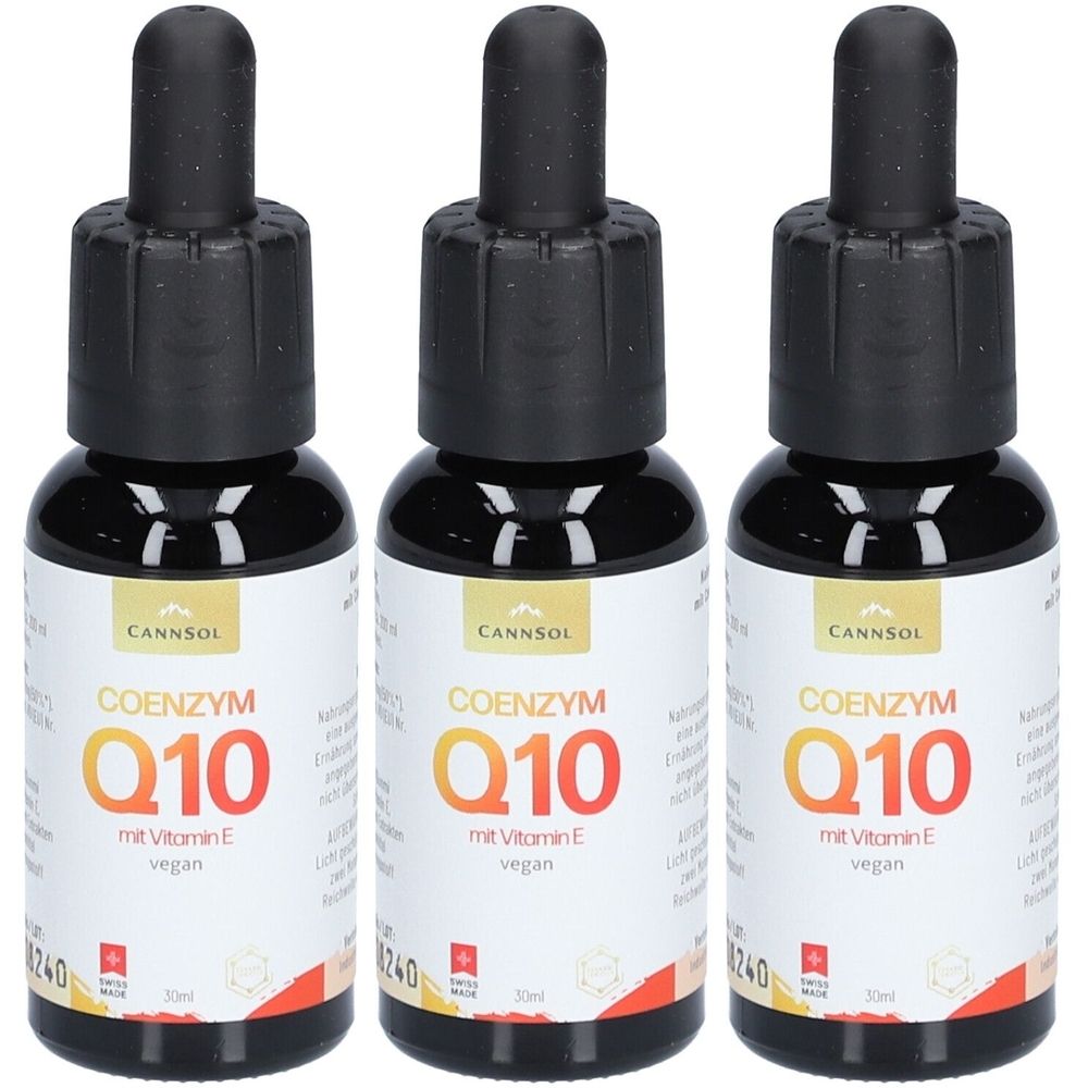 Drei Flaschen mit schwarzem Deckel. Auf den Etiketten steht: CANNSOL, COENZYM Q10 mit Vitamin E, vegan. Schweizer Flagge.
