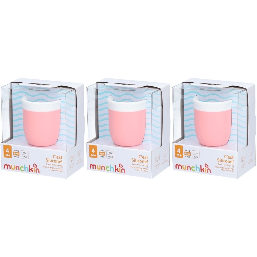 Drei rosa Trinklernbecher in Verpackung. Weißer Rand, transparente Box. Marke: munchkin. Aufdruck: C'est Silicone!