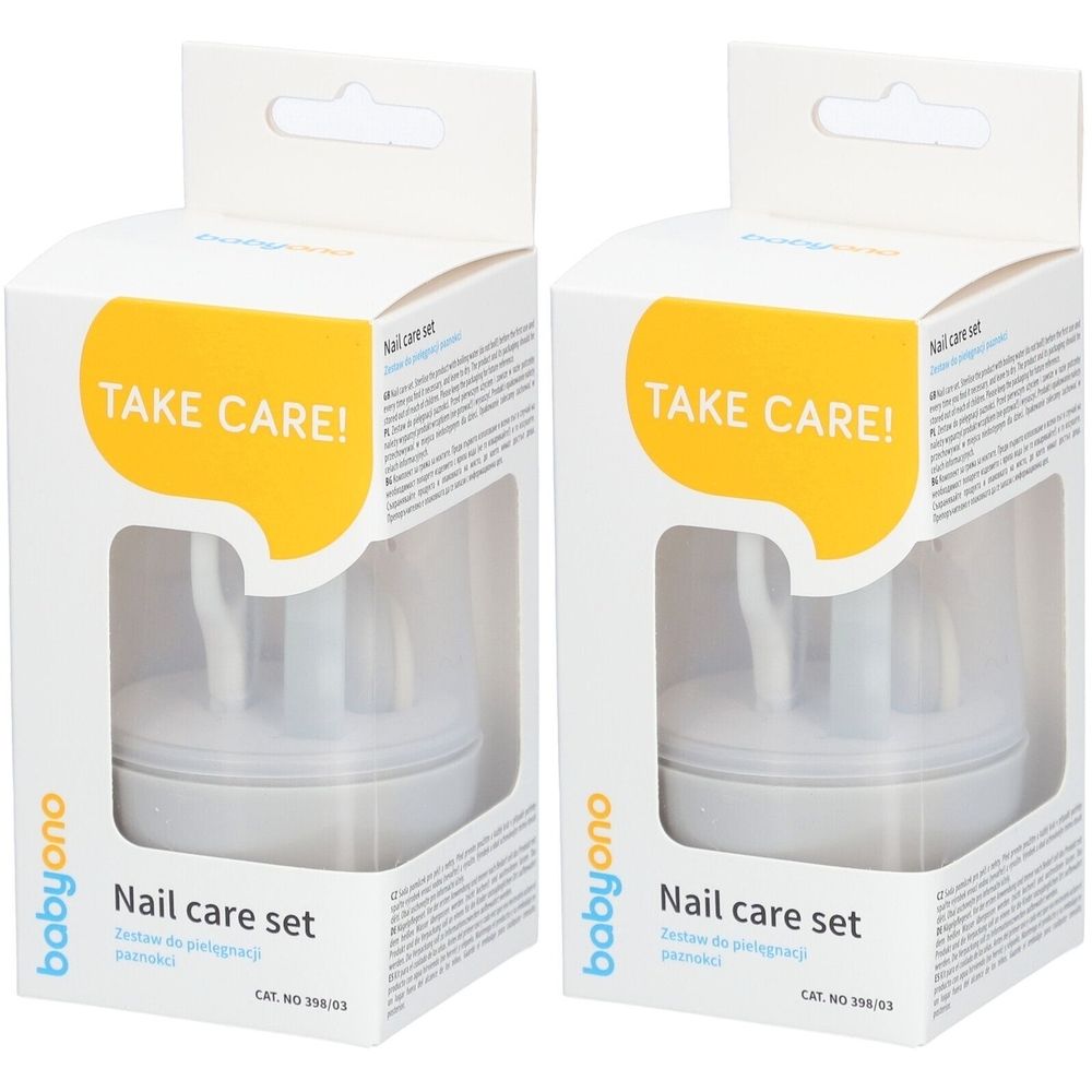 Zwei Babyono Nagelpflege-Sets in Verpackung. Weiße Kartons mit Sichtfenster. Aufschrift: TAKE CARE! und Nail care set.