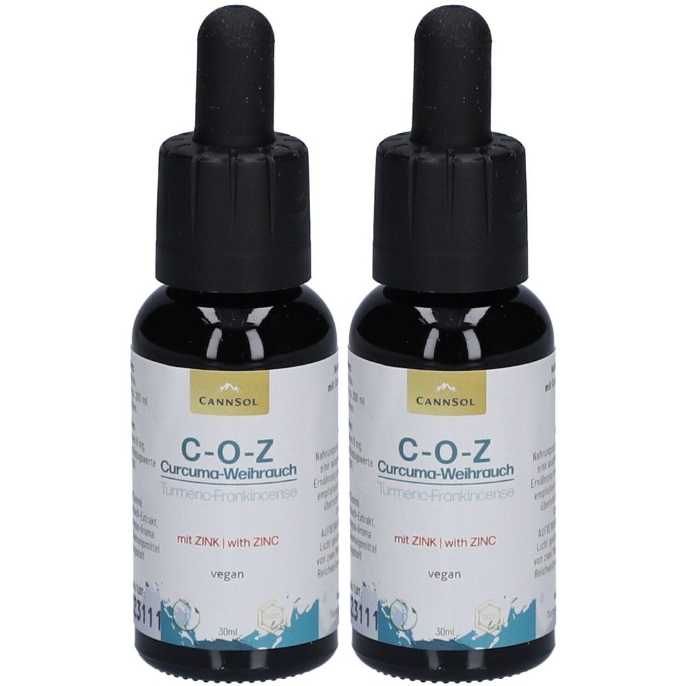Zwei braune Glasflaschen mit schwarzen Pipetten. Auf den Etiketten steht "C-O-Z Curcuma-Weihrauch mit Zink" und "vegan".
