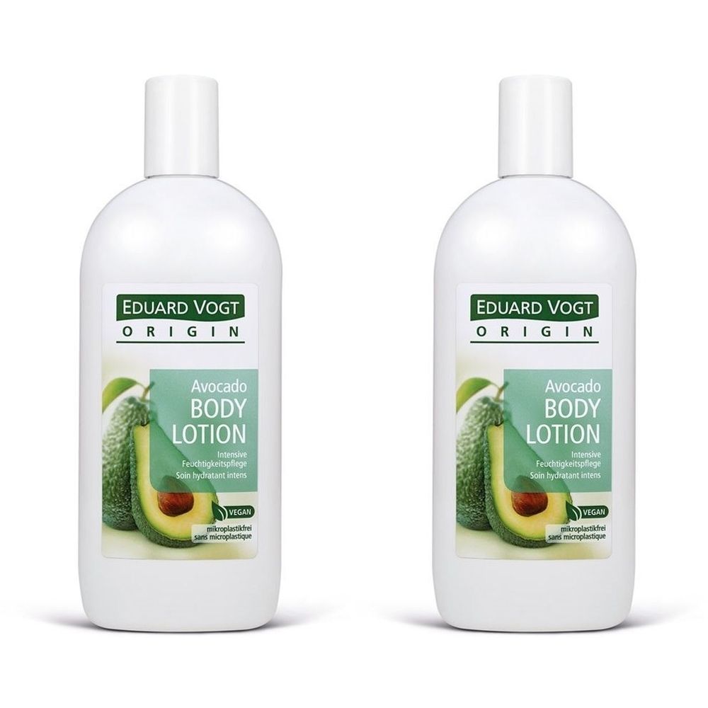 Zwei weiße Flaschen mit Etikett. Aufschrift: EDUARD VOGT ORIGIN Avocado BODY LOTION. Vegan-Siegel.