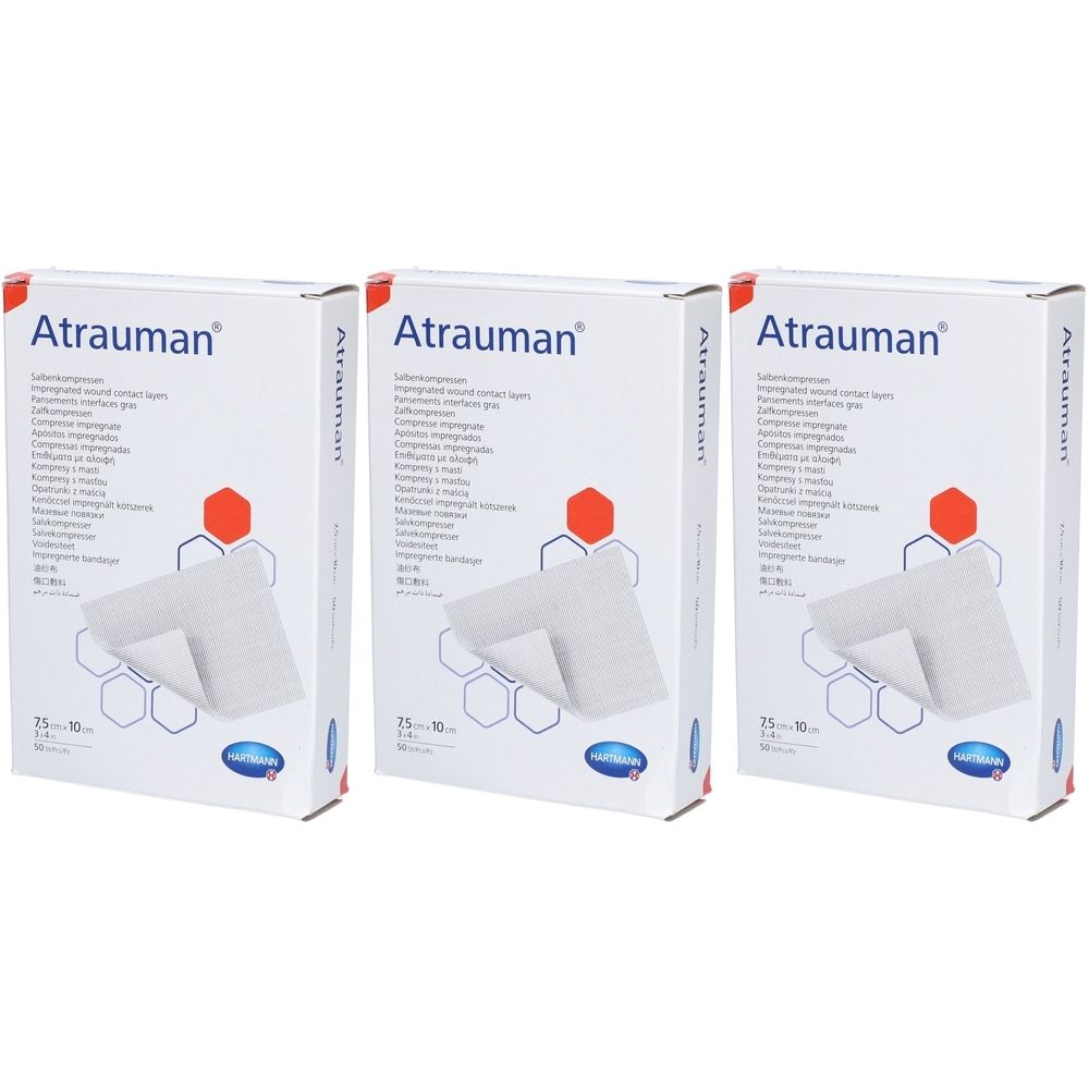 Trois boîtes de pansements Atrauman. Emballage blanc avec nom et image du produit. 7,5 x 10 cm.