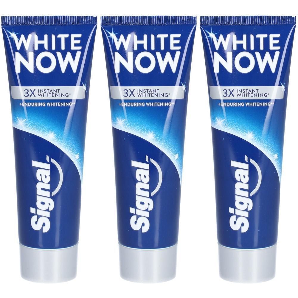 Trois tubes de dentifrice SIGNAL White Now. Emballage bleu avec texte blanc. Inscription : White Now, 3X Instant Whitening.
