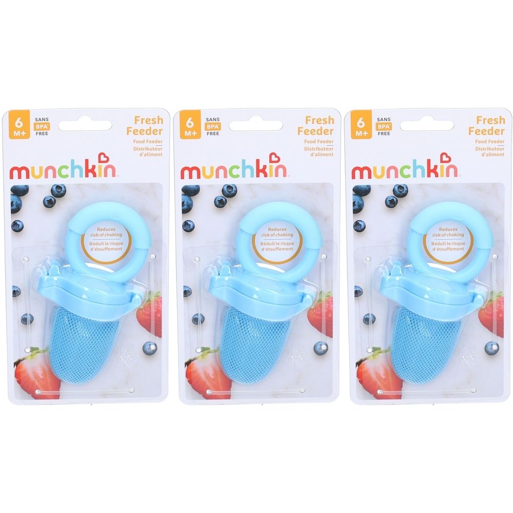 Drei Baby-Fruchtsauger auf Verpackung. Hellblauer Sauger mit Netzbeutel. Marke: munchkin. Aufschrift: Fresh Feeder.