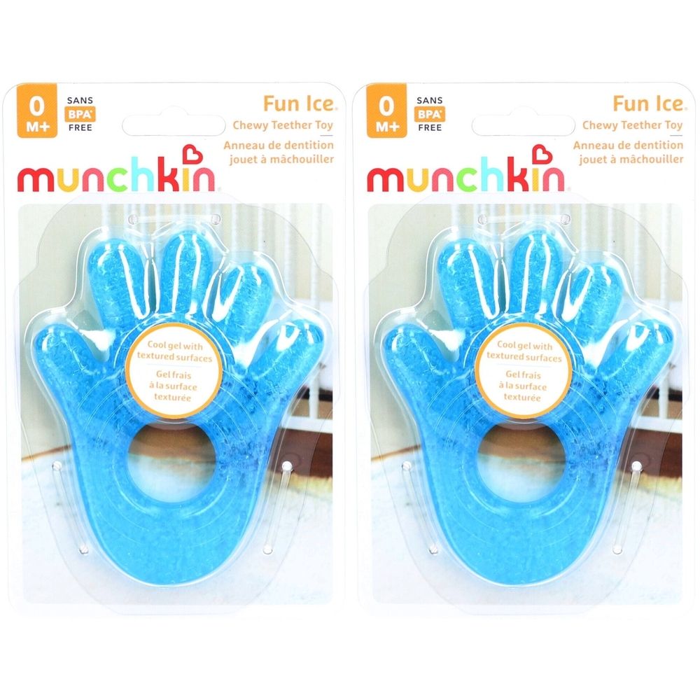 Zwei blaue Beißringe in Handform, verpackt. Marke: munchkin. Text: Fun Ice, Chewy Teether Toy, BPA-frei, 0M+.