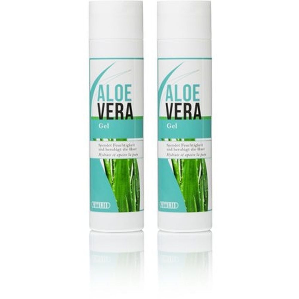 Zwei weiße Flaschen mit grünen und blauen Akzenten. Aufschrift: Aloe Vera Gel. Abbildung von Aloe-Vera-Blättern.