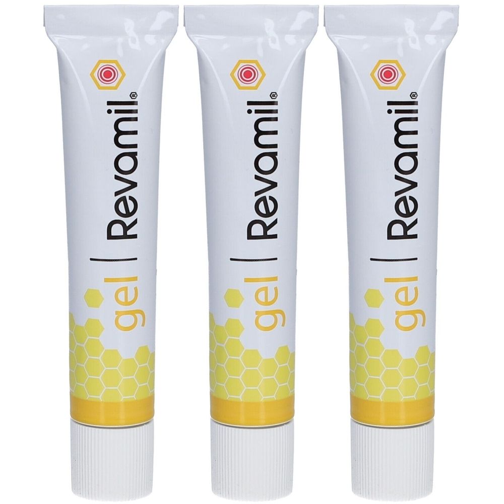 Drei Tuben Revamil Gel. Weiße Tuben mit gelbem Aufdruck und Honigwabenmuster. Schwarze Schrift: Revamil, gel.