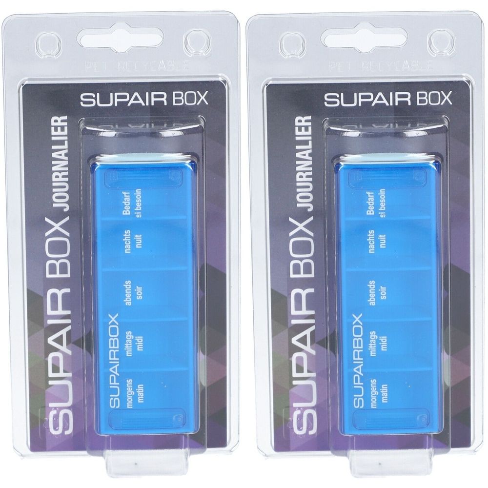 Zwei blaue Tablettenboxen in Blisterverpackung. Aufschrift: SUPAIR BOX JOURNALIER. Unterteilt in Morgen, Mittag, Abend, Nacht.