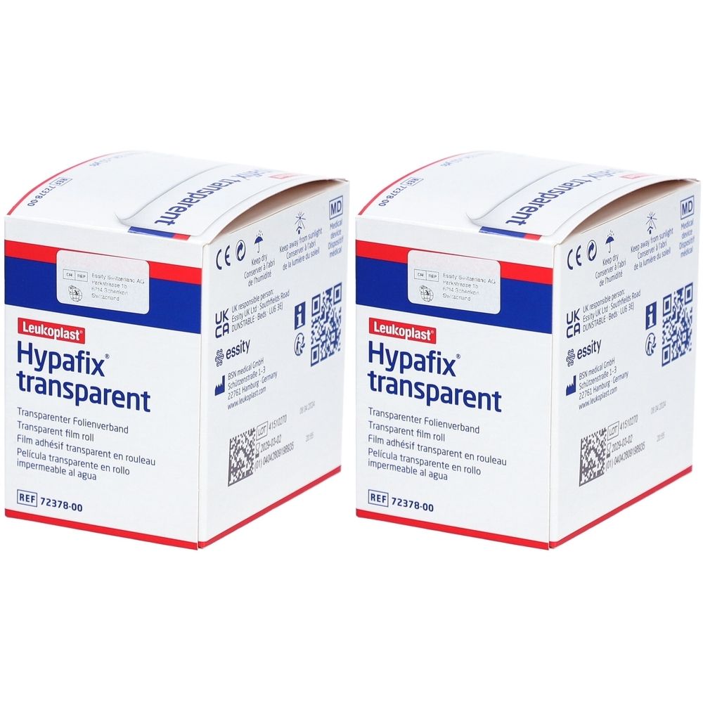 Zwei weiße Kartons mit der Aufschrift "Leukoplast Hypafix transparent". Aufdrucke in mehreren Sprachen. Produktverpackung.