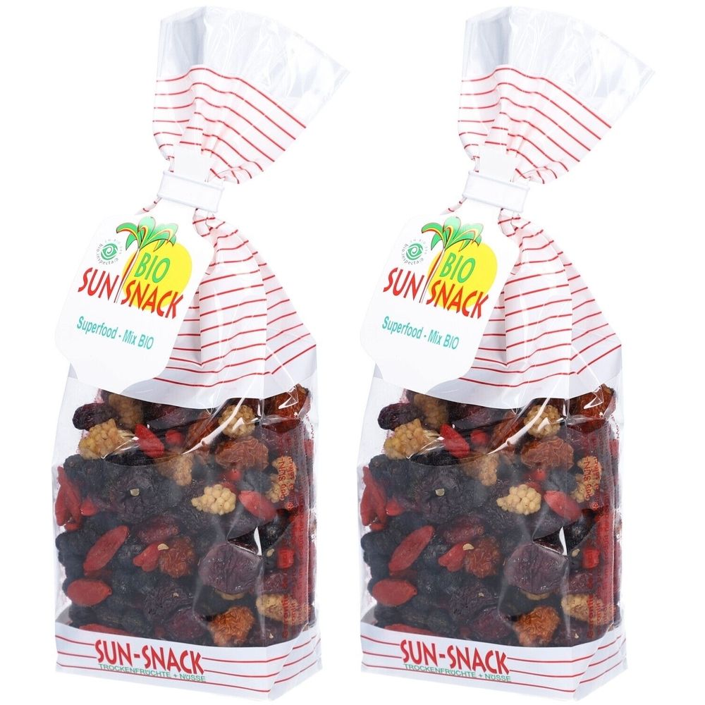 Zwei transparente Beutel mit Superfood-Mix. Etikett mit "BIO SUN SNACK". Roter und weißer Streifen am oberen Rand.