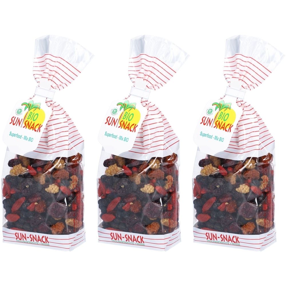 Drei transparente Beutel mit Superfood-Mix. Jeder Beutel hat ein Etikett mit dem Logo BIO SUN SNACK. Der Beutel ist mit roten Streifen verziert.