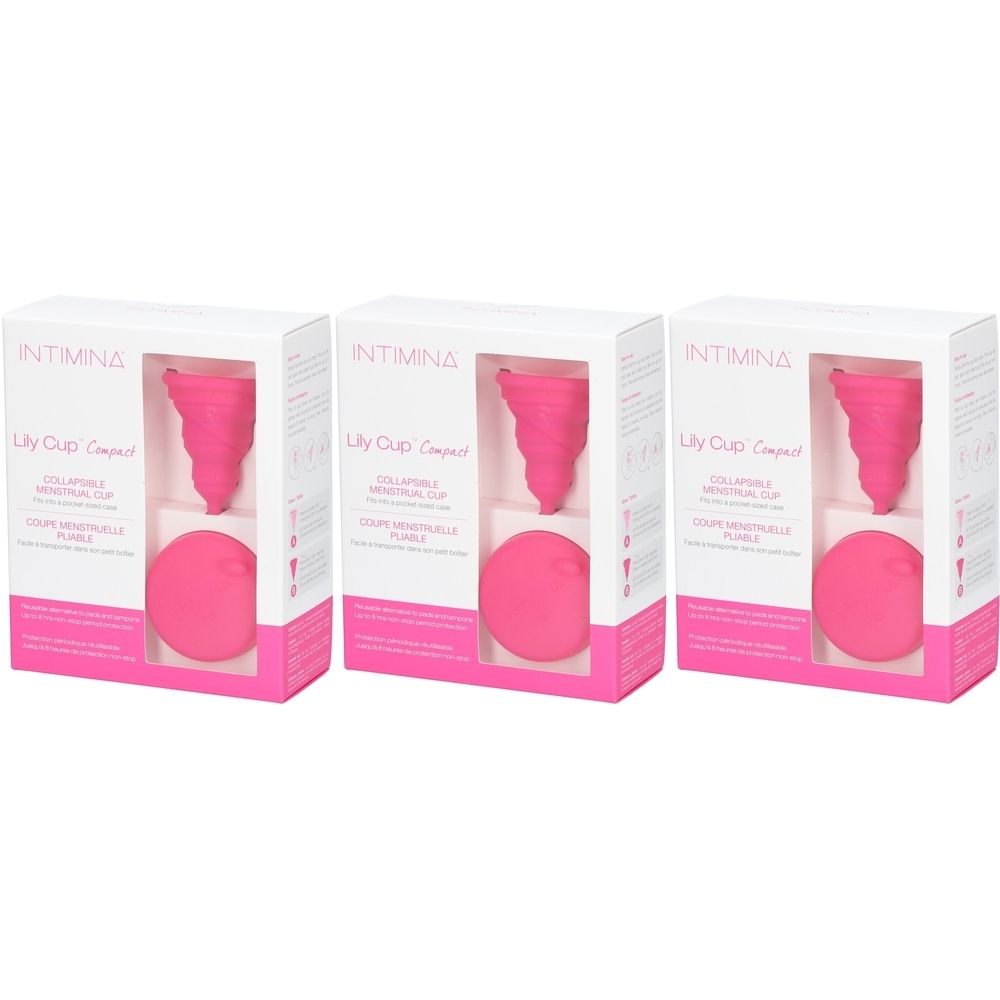 Drei Verpackungen von INTIMINA Lily Cup Compact. Jede Packung enthält eine Menstruationstasse und eine runde Aufbewahrungshülle, rosa.