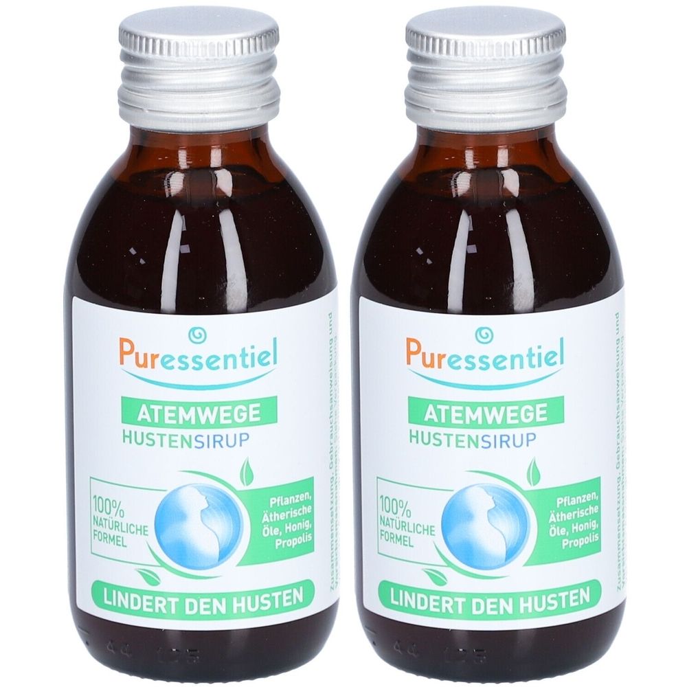 Deux flacons de sirop contre la toux. Flacons en verre brun avec bouchons argentés et étiquettes blanches. Inscription : Puressentiel, Atemwege Hustensirup.