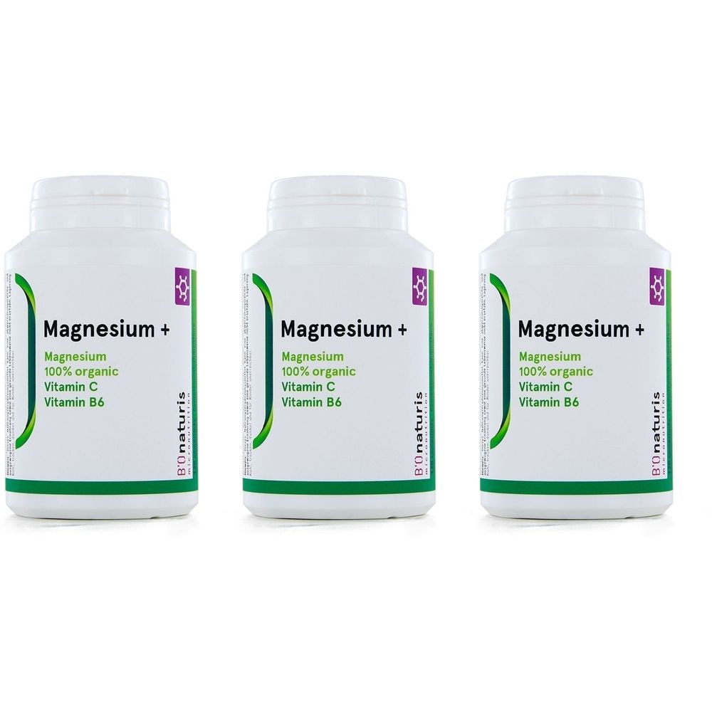 Drei weiße Flaschen mit Magnesium-Nahrungsergänzungsmitteln. Aufschrift: Magnesium+, Magnesium, 100% organic, Vitamin C, Vitamin B6. Marke: Bionaturis.