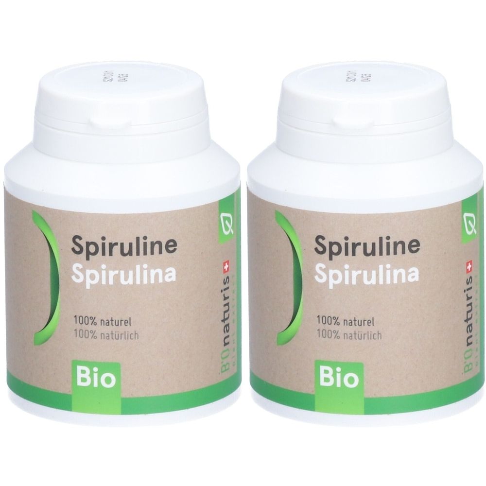 Zwei weiße Flaschen mit Schraubverschluss. Aufschrift: Spiruline Spirulina, 100% naturel, Bio. Marke: Bionaturis.